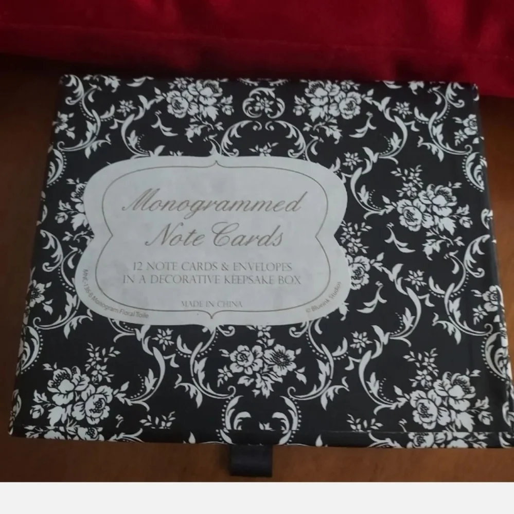 MONOGRAMMED Note Cards 12 note cards & envelope in a decorative keepsake box